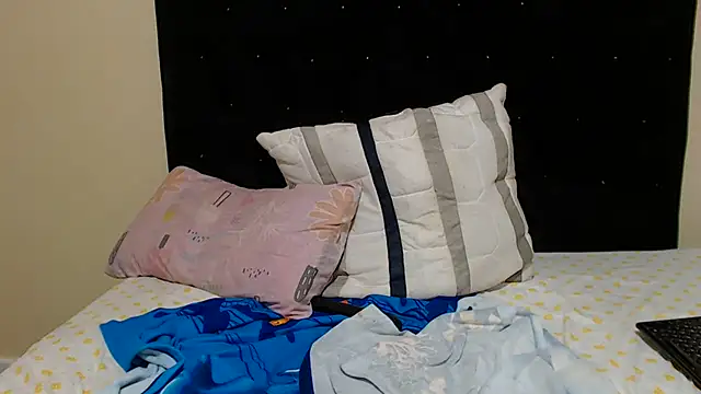 Snapshot of kittykhloe22 chatting on February 2026 12:28:02 AM kittykhloe22 online show from February 2026 12:28:02 AM