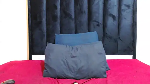 kittykhloe22 online show from April 2026 10:41:01 AM