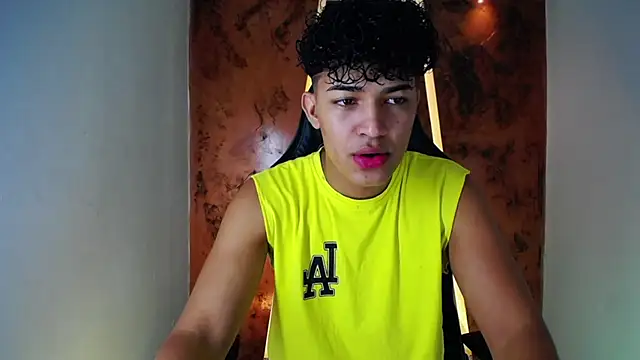 Snapshot of jamescurli_ chatting on February 2025 03:45:02 AM jamescurli  online show from February 2025 03:45:02 AM