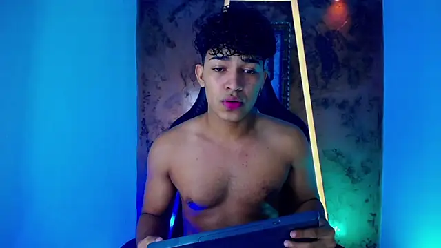 Snapshot of jamescurli_ chatting on March 2025 04:15:02 AM jamescurli  online show from March 2025 04:15:02 AM