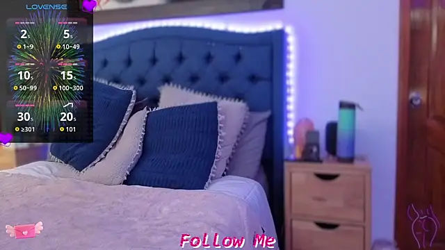 QueenYsuRey online show from December 2025 03:36:02 PM