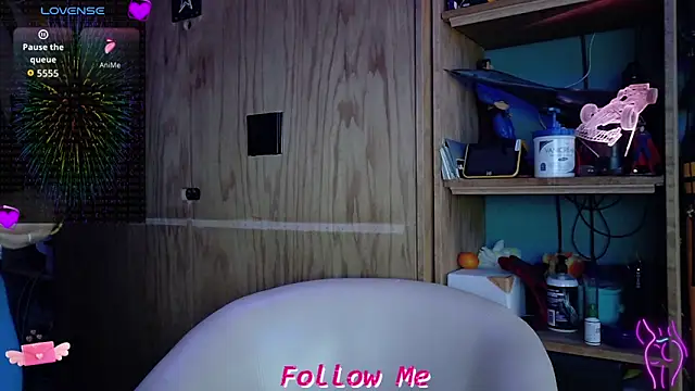 Snapshot of QueenYsuRey chatting on November 2025 06:13:02 PM QueenYsuRey online show from November 2025 06:13:02 PM