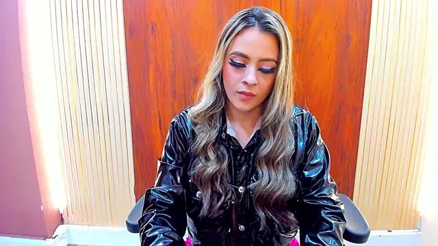 Snapshot of miacarperr1 chatting on February 2025 12:43:01 AM miacarperr1 online show from February 2025 12:43:01 AM