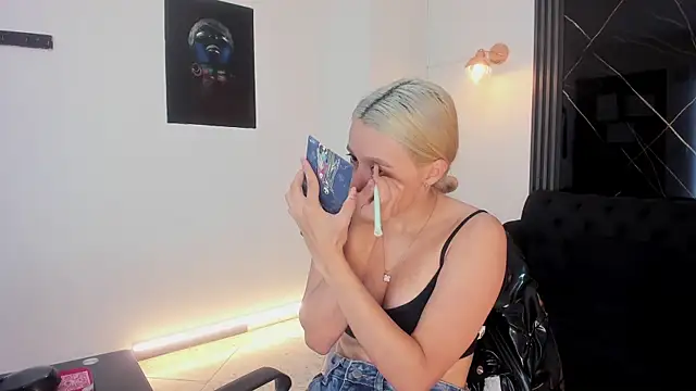 miacarperr1 online show from February 2026 08:30:02 PM