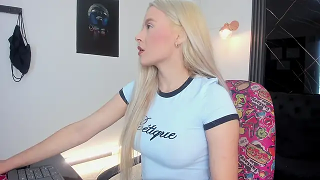 miacarperr1 online show from February 2026 09:03:01 PM