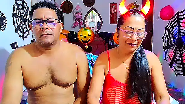 Snapshot of rosi_pamela chatting on October 2025 01:36:02 PM rosi pamela online show from October 2025 01:36:02 PM