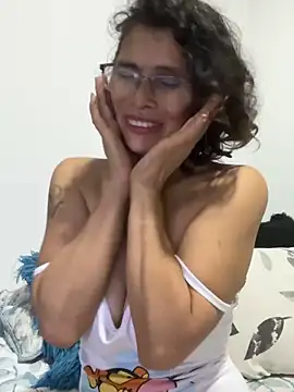 Snapshot of MireyaTorresGu chatting on May 2026 03:58:02 AM MireyaTorresGu online show from May 2026 03:58:02 AM