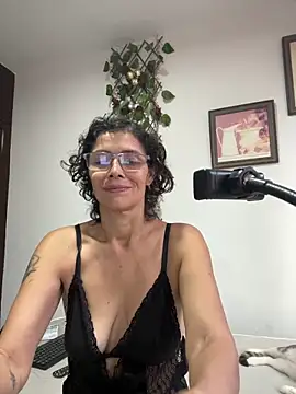 MireyaTorresGu online show from December 2025 01:33:02 PM