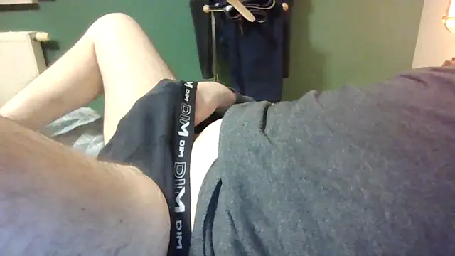 Snapshot of brtbrlss chatting on October 2025 01:53:04 PM brtbrlss online show from October 2025 01:53:04 PM