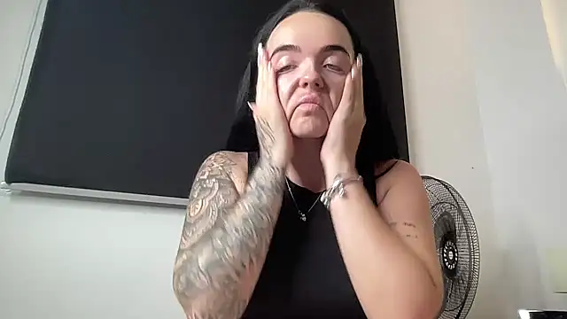 yorkshiregal online show from October 2025 05:09:02 PM