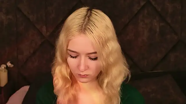 NaomiLoys online show from November 2025 10:32:02 AM