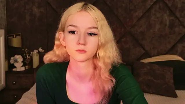 NaomiLoys online show from November 2025 10:42:02 AM