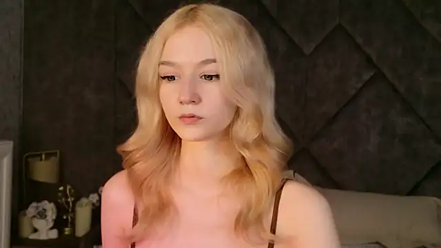 NaomiLoys online show from February 2026 10:49:02 AM