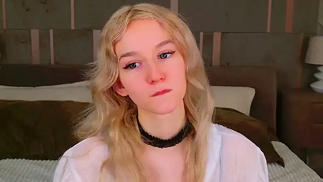 Snapshot of NaomiLoys chatting on February 2025 03:18:02 AM NaomiLoys online show from February 2025 03:18:02 AM