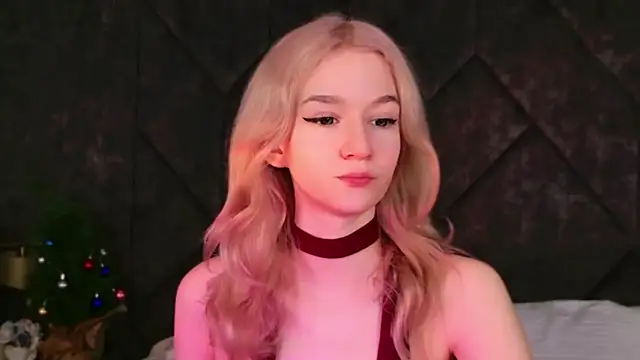 NaomiLoys online show from December 2025 10:59:01 AM