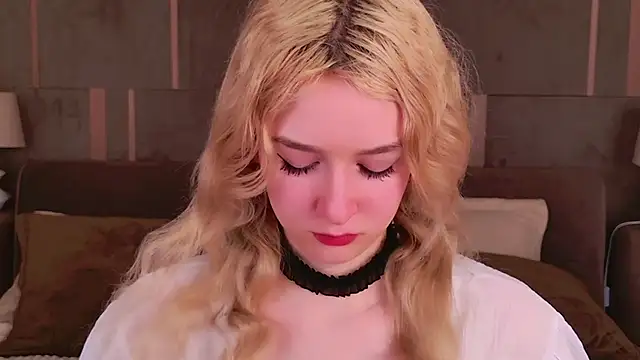 Snapshot of NaomiLoys chatting on March 2025 03:43:01 AM NaomiLoys online show from March 2025 03:43:01 AM