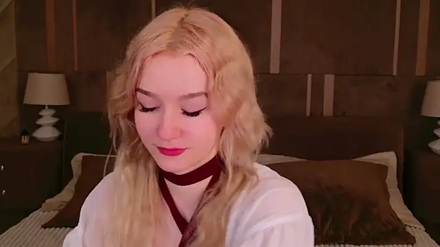 Snapshot of NaomiLoys chatting on March 2025 02:04:01 AM NaomiLoys online show from March 2025 02:04:01 AM