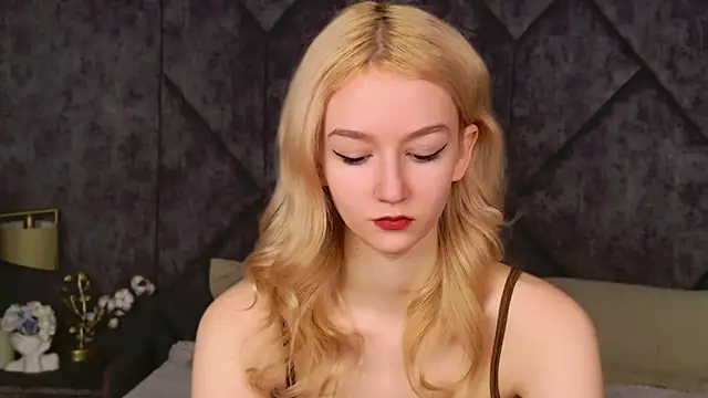 NaomiLoys online show from March 2026 03:51:01 PM