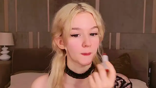 Snapshot of NaomiLoys chatting on February 2025 04:02:02 AM NaomiLoys online show from February 2025 04:02:02 AM