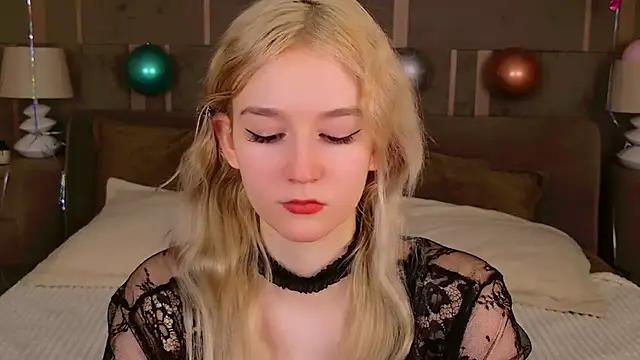 Snapshot of NaomiLoys chatting on February 2025 10:52:02 PM NaomiLoys online show from February 2025 10:52:02 PM