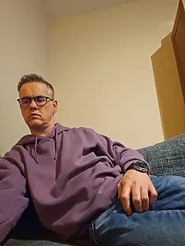 Hectorthyssen1 online show from April 2026 10:49:02 PM