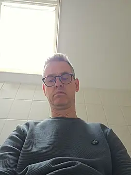 Hectorthyssen1 online show from May 2026 11:18:01 AM