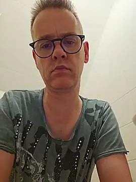 Snapshot of Hectorthyssen1 chatting on June 2026 06:46:02 PM Hectorthyssen1 online show from June 2026 06:46:02 PM