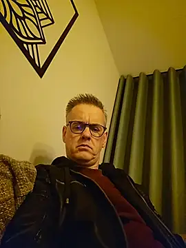 Hectorthyssen1 online show from April 2026 09:51:01 PM