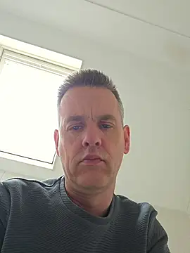 Hectorthyssen1 online show from May 2026 11:19:02 AM
