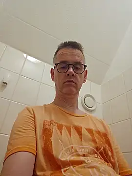 Snapshot of Hectorthyssen1 chatting on June 2026 10:42:01 AM Hectorthyssen1 online show from June 2026 10:42:01 AM