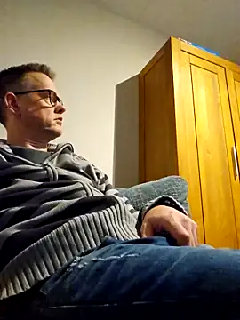 Snapshot of Hectorthyssen1 chatting on November 2025 10:43:02 PM Hectorthyssen1 online show from November 2025 10:43:02 PM