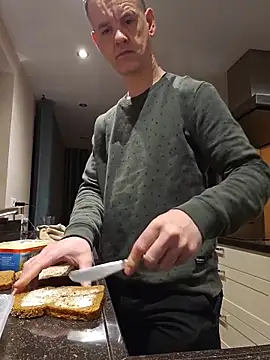 Snapshot of Hectorthyssen1 chatting on February 2026 05:29:01 AM Hectorthyssen1 online show from February 2026 05:29:01 AM