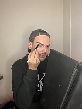 bearded beauty online show from February 2025 04:11:02 PM