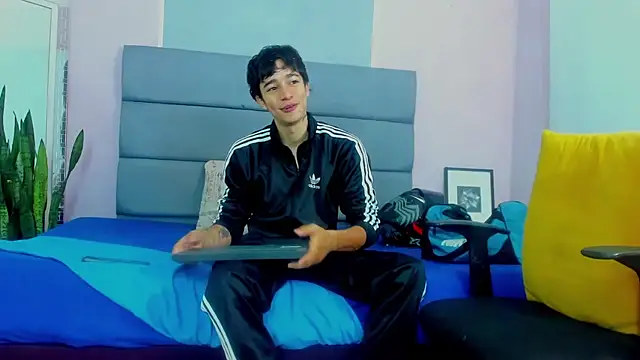 Zacktk7 online show from February 2025 02:38:02 PM