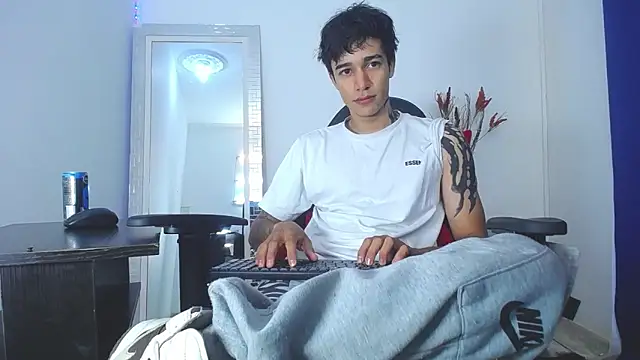 Zacktk7 online show from February 2025 07:44:02 PM