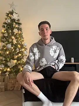 MikesWood21 online show from December 2025 01:59:02 PM