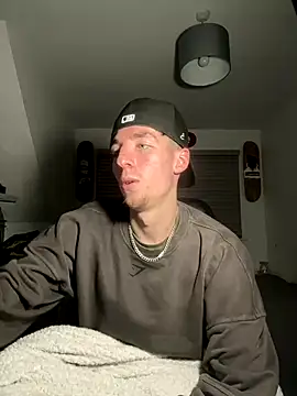 MikesWood21 online show from December 2024 01:42:02 AM