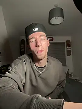 MikesWood21 online show from December 2024 11:45:01 PM