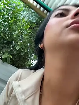 Baby Niels online show from April 2026 02:02:01 PM