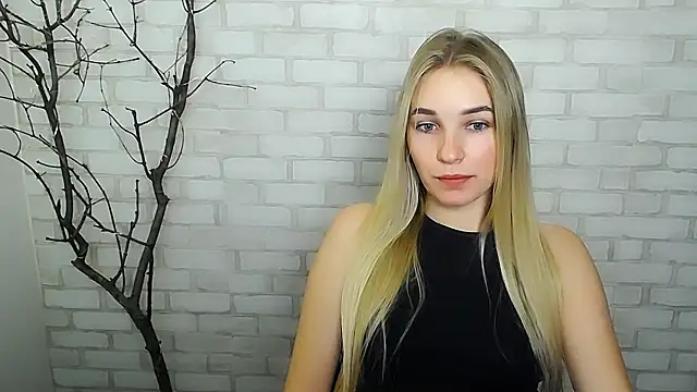 Snapshot of Queen_ofLove chatting on December 2024 11:40:02 PM Queen ofLove online show from December 2024 11:40:02 PM