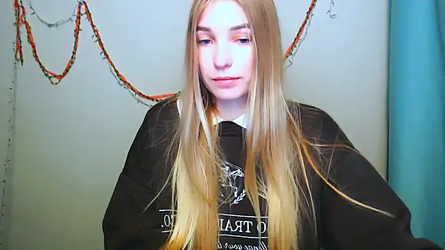 Queen ofLove online show from December 2025 02:44:02 PM