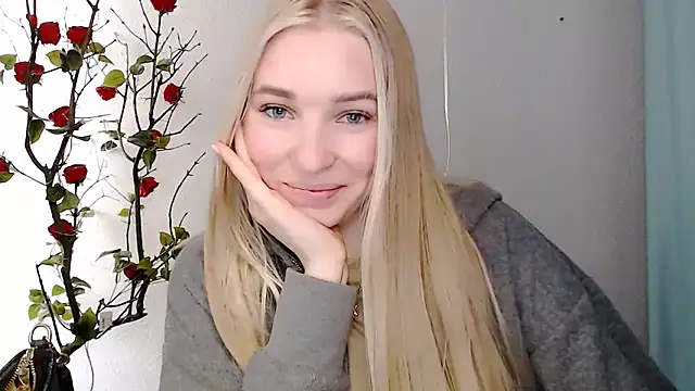 Queen ofLove online show from April 2026 12:33:01 PM