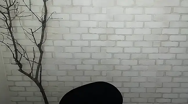 Snapshot of Queen_ofLove chatting on December 2024 01:41:01 AM Queen ofLove online show from December 2024 01:41:01 AM