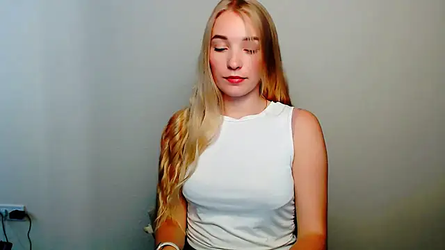 Snapshot of Queen_ofLove chatting on October 2025 01:23:01 PM Queen ofLove online show from October 2025 01:23:01 PM