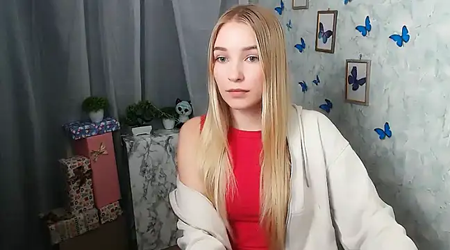 Snapshot of Queen_ofLove chatting on December 2024 05:37:02 PM Queen ofLove online show from December 2024 05:37:02 PM