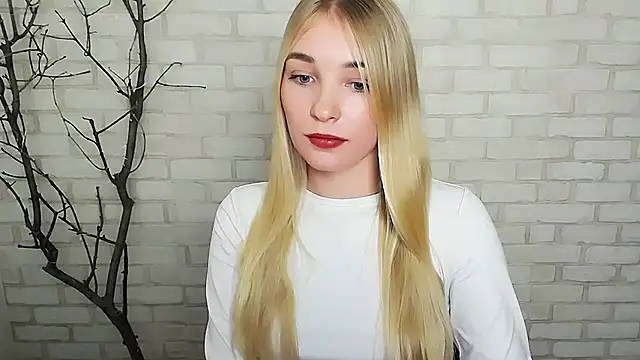 Snapshot of Queen_ofLove chatting on December 2024 06:10:01 PM Queen ofLove online show from December 2024 06:10:01 PM