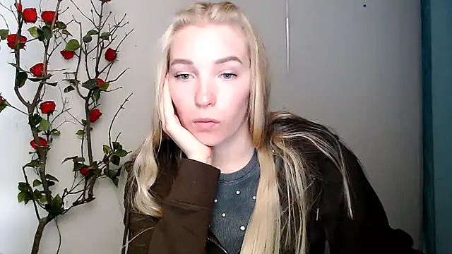 Queen ofLove online show from April 2026 01:56:02 PM