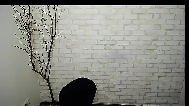 Snapshot of Queen_ofLove chatting on February 2025 10:06:01 AM Queen ofLove online show from February 2025 10:06:01 AM
