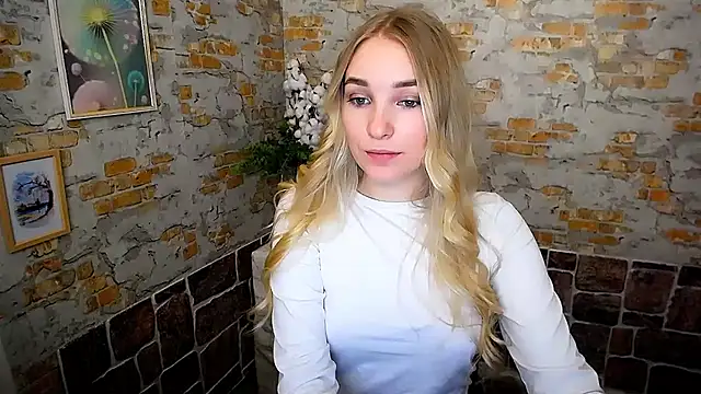 Snapshot of Queen_ofLove chatting on February 2025 05:09:01 PM Queen ofLove online show from February 2025 05:09:01 PM