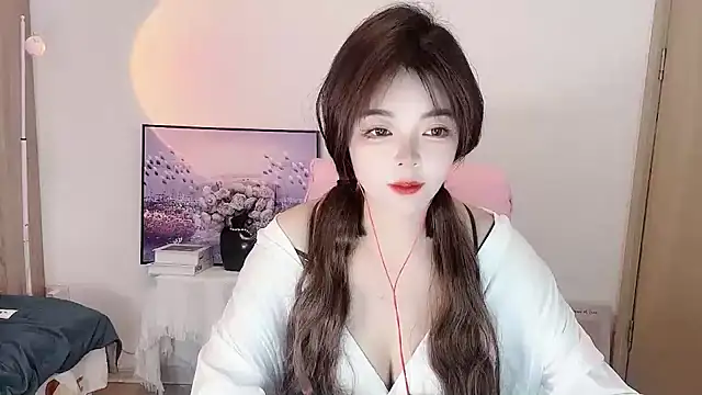 Snapshot of Mia-88-66 chatting on December 2024 05:05:02 PM Mia-88-66 online show from December 2024 05:05:02 PM